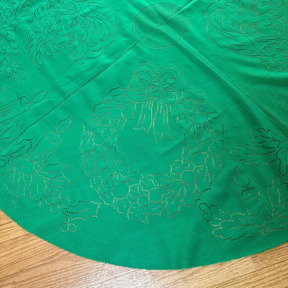 Vintage Christmas Table Cloth Round Holiday Tablecloth 49.5" - Picture 3 of 4